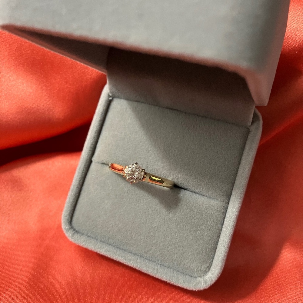 Natural Diamond Round Solitaire